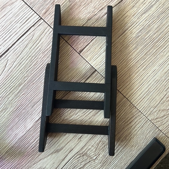 Graduation Cap Display Holder - Picture 4 of 4